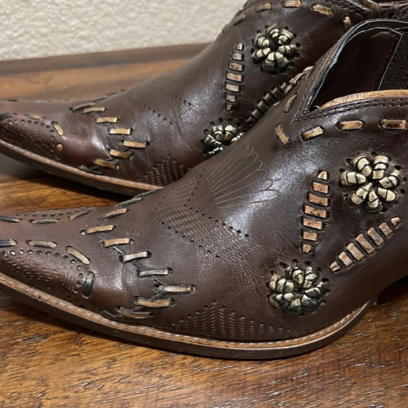Vintage BCBG western rodeo metallic brown embellished Leather pointy Booties 7 - Picture 5 of 17